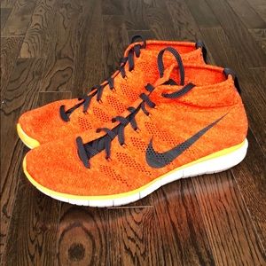 Men’s Nike flyknit chukka free run orange 11.5